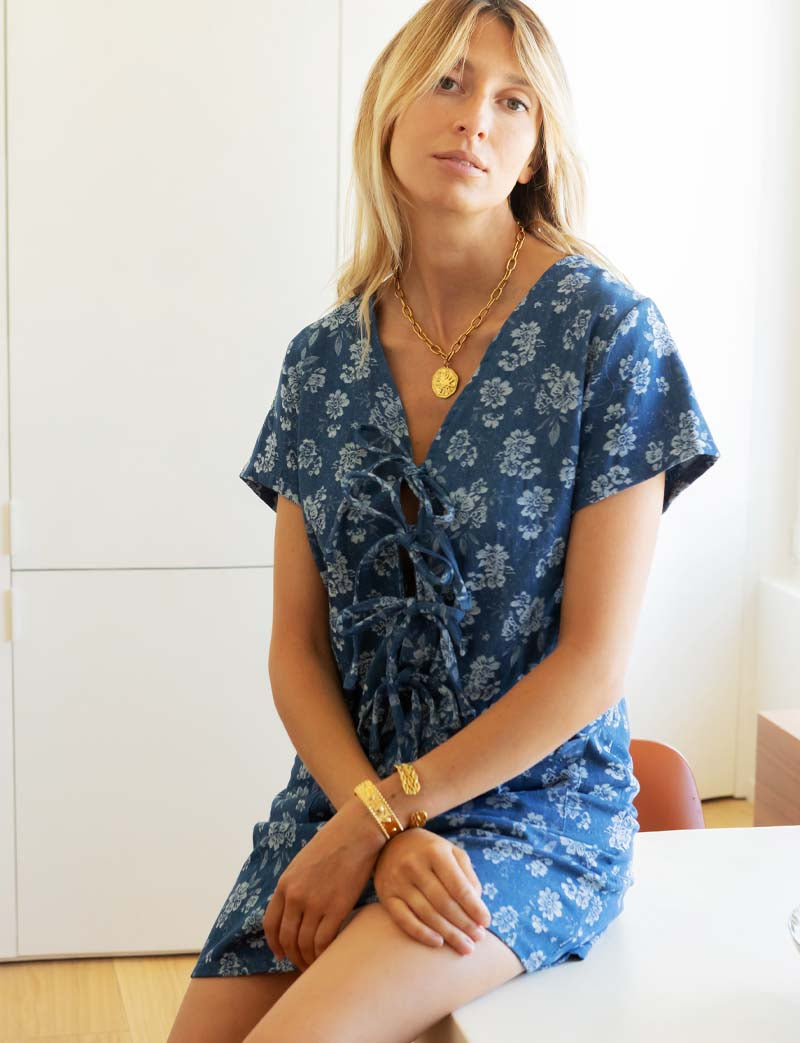 Mono corto azul con flores Eliz