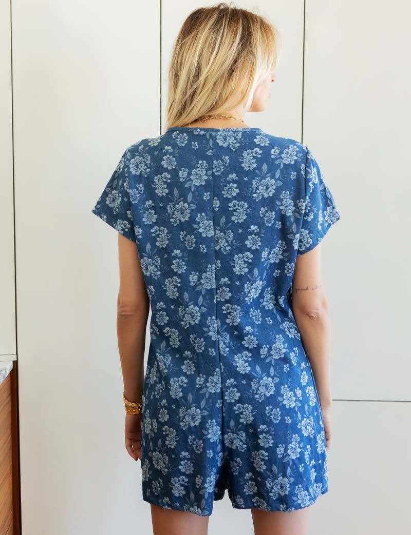 Mono corto azul con flores Eliz