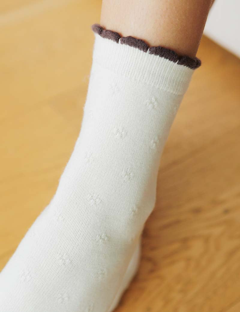 Ecru and chocolate socks Bara