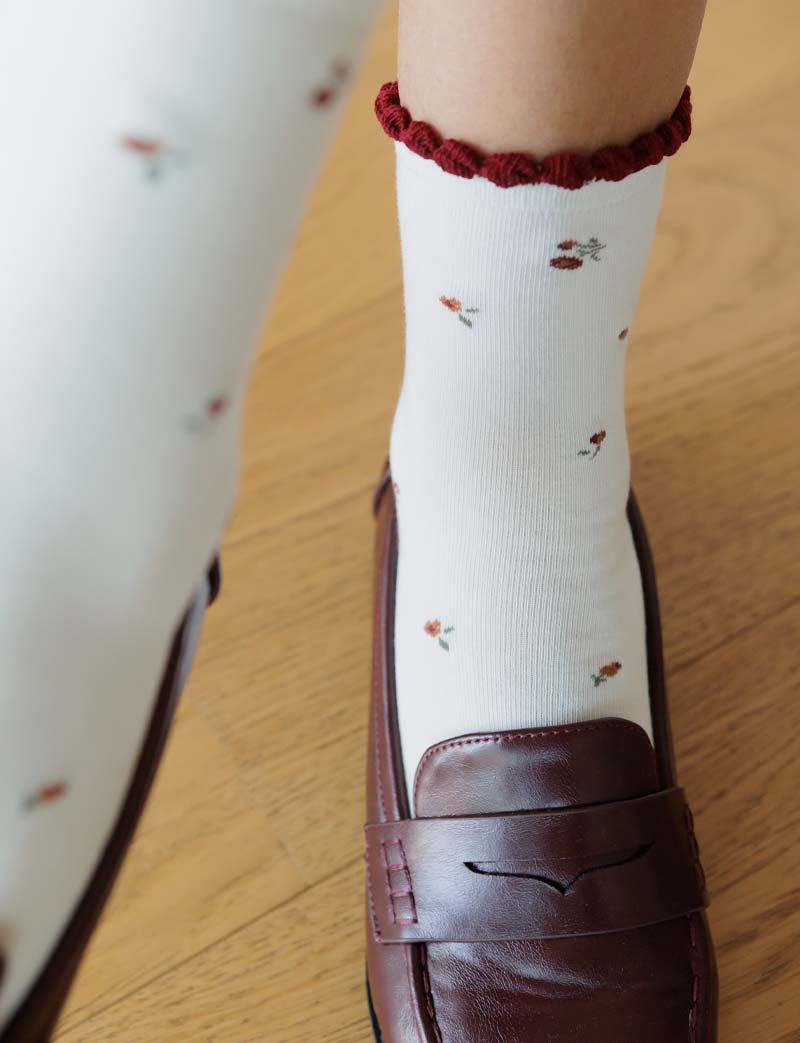 Ecru socks with burgundy flowers Loni
