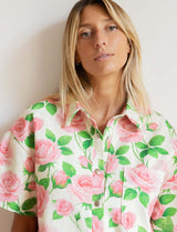 Mono corto color crudo con flores rosas Laga