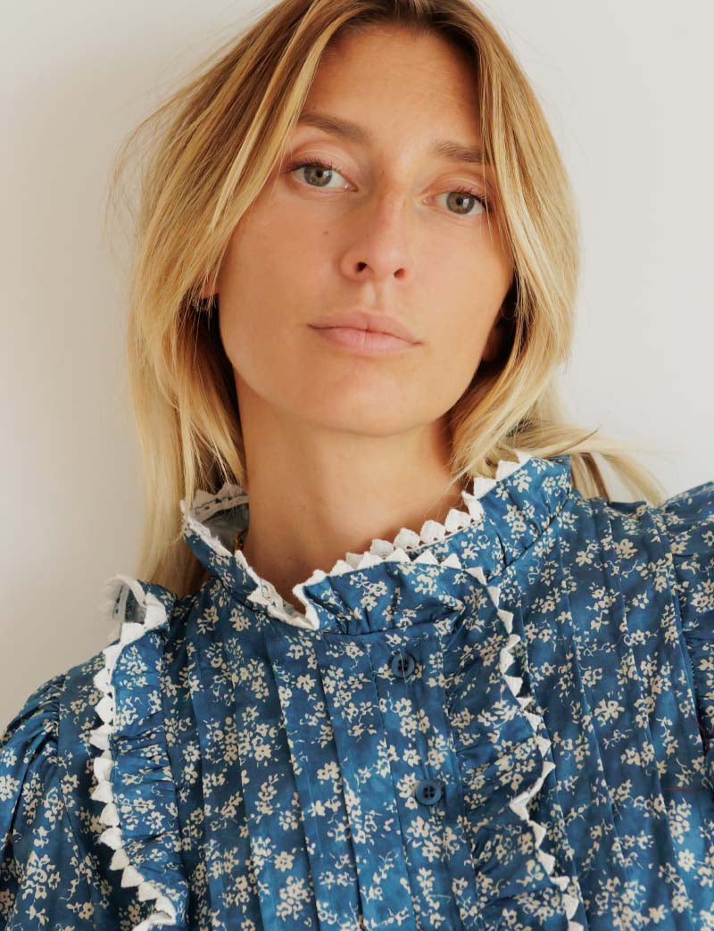 Blouse bleue fleurie Batisa