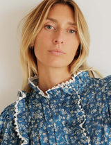 Blouse bleue fleurie Batisa