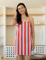 Robe à rayures bleues et rouges Tela