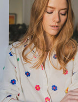 Camisa bordada con flores