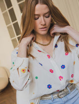 Camisa bordada con flores