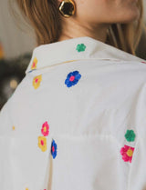 Camisa bordada con flores