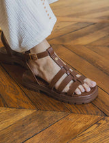 Sandalias camel Fara