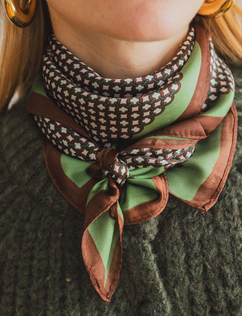 Green scarf 1