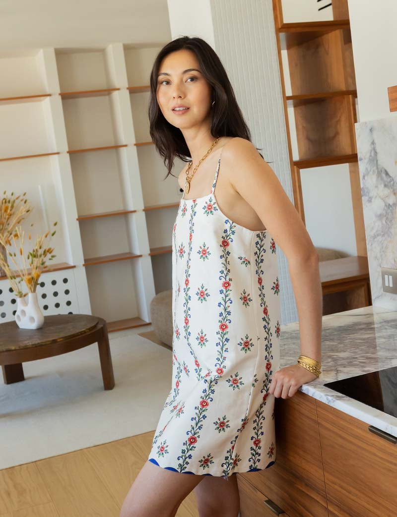 Bata cruda con flores Tela