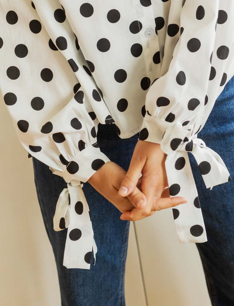 White shirt with black polka dots Mateo