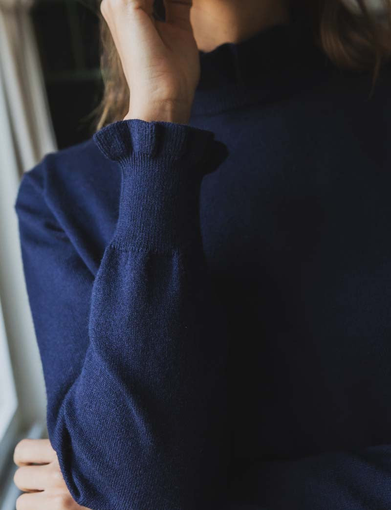 Arim navy sweater