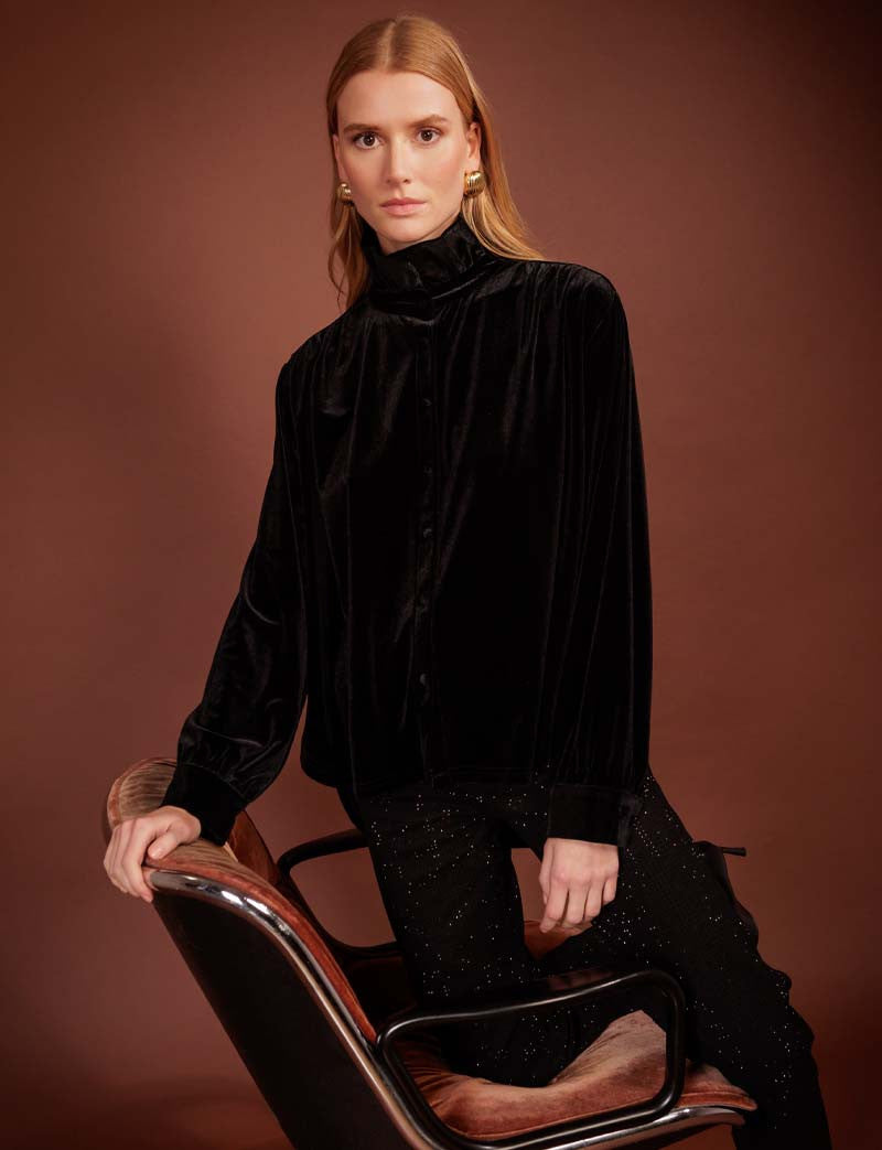 Camisa de terciopelo negro Gustava
