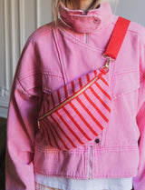 Banane rose à rayures rouges