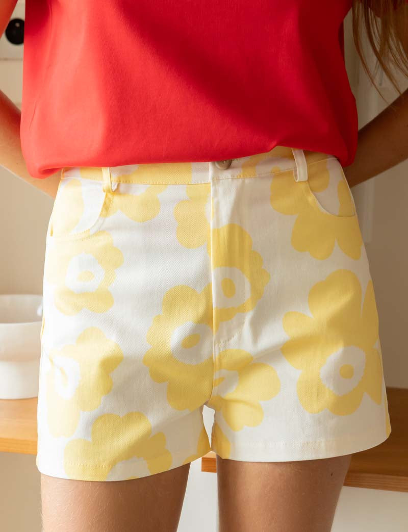 White shorts & yellow flowers Kevy
