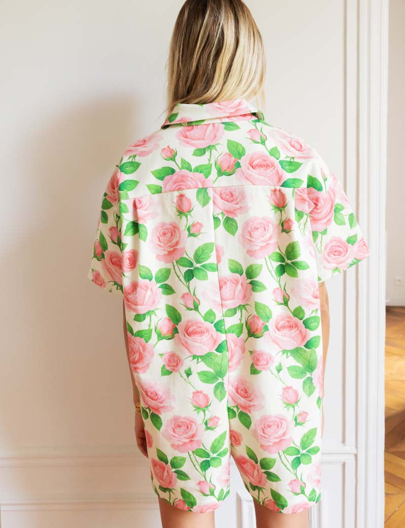 Mono corto color crudo con flores rosas Laga