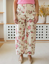 Ecru jeans & Daniel flowers