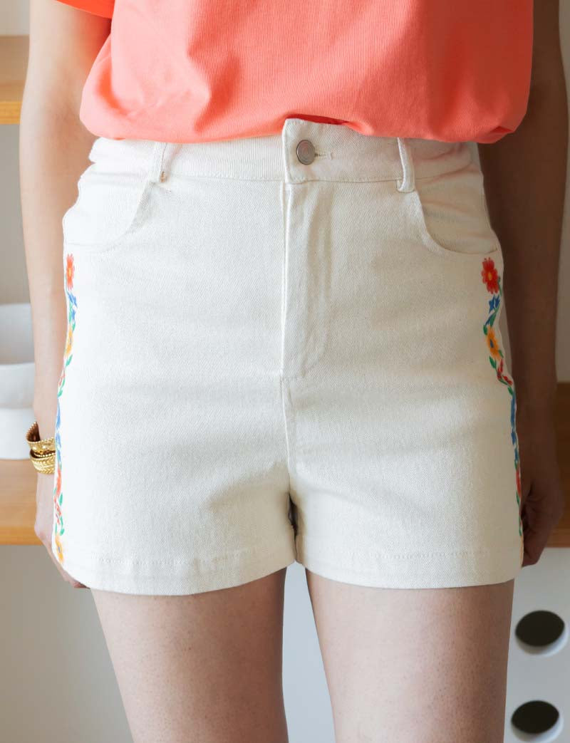 Short écru & floral Sama