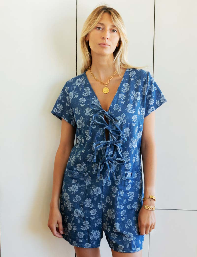 Mono corto azul con flores Eliz