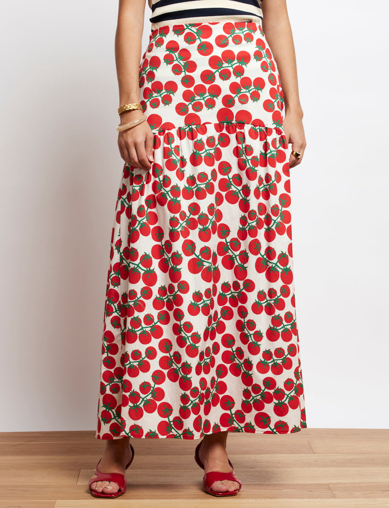 White skirt & Maria tomatoes
