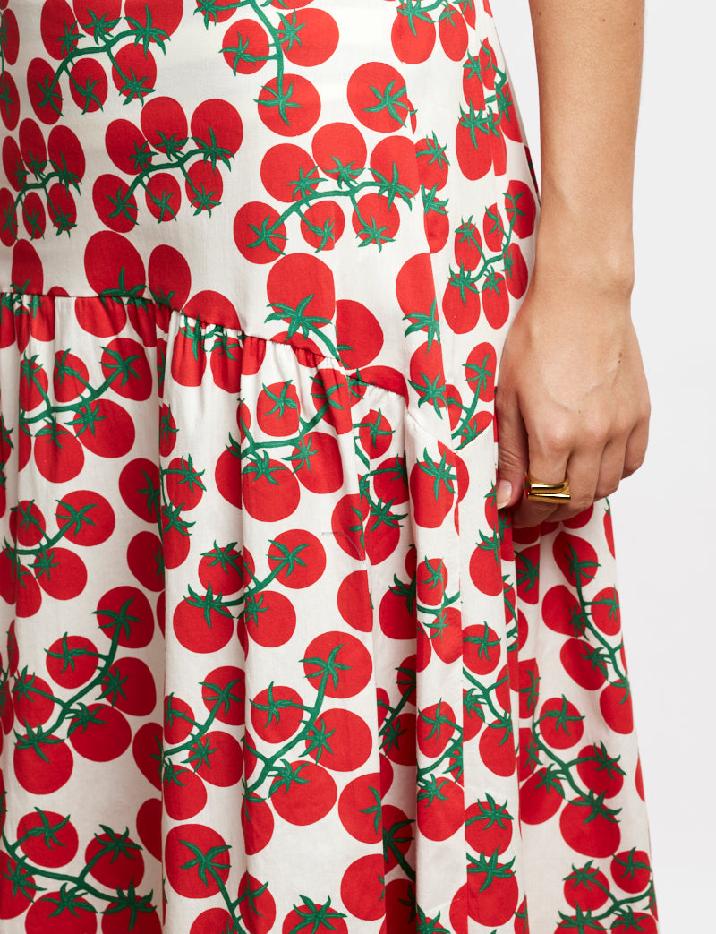 White skirt & Maria tomatoes